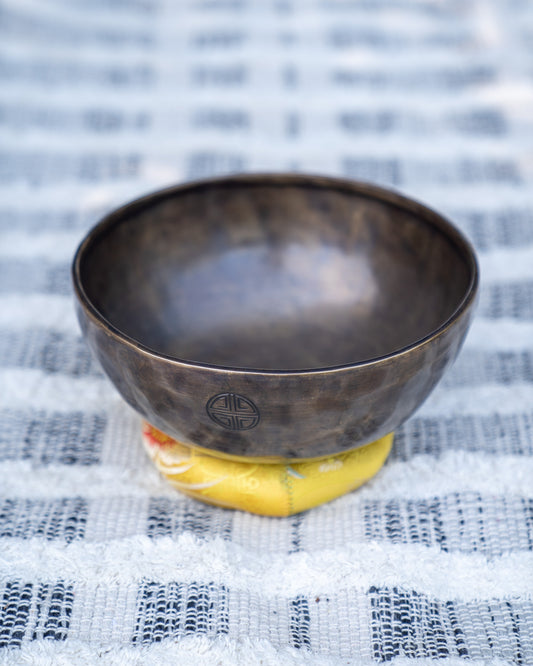 Solar Plexus Chakra Full Moon Singing Bowl in E