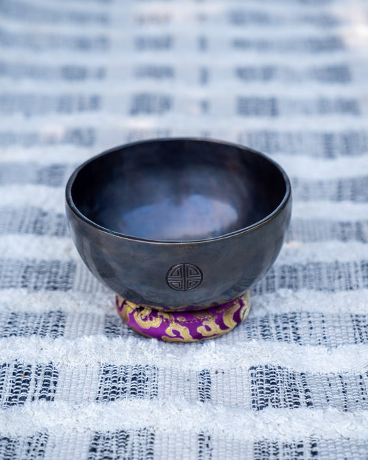 Crown Chakra Full Moon Singing Bowl in B