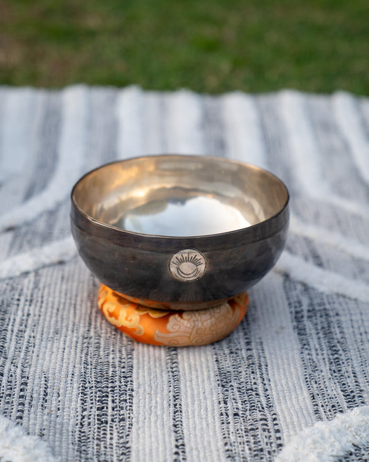 Sacral Chakra New Moon Singing Bowl in D