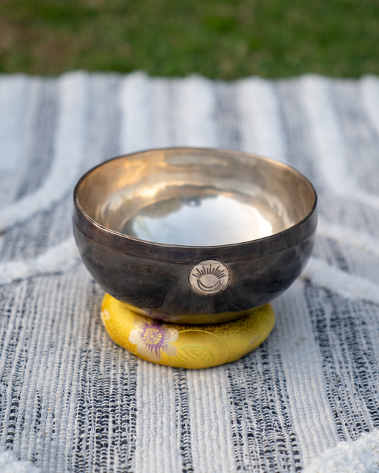 Solar Plexus Chakra New Moon Singing Bowl in E