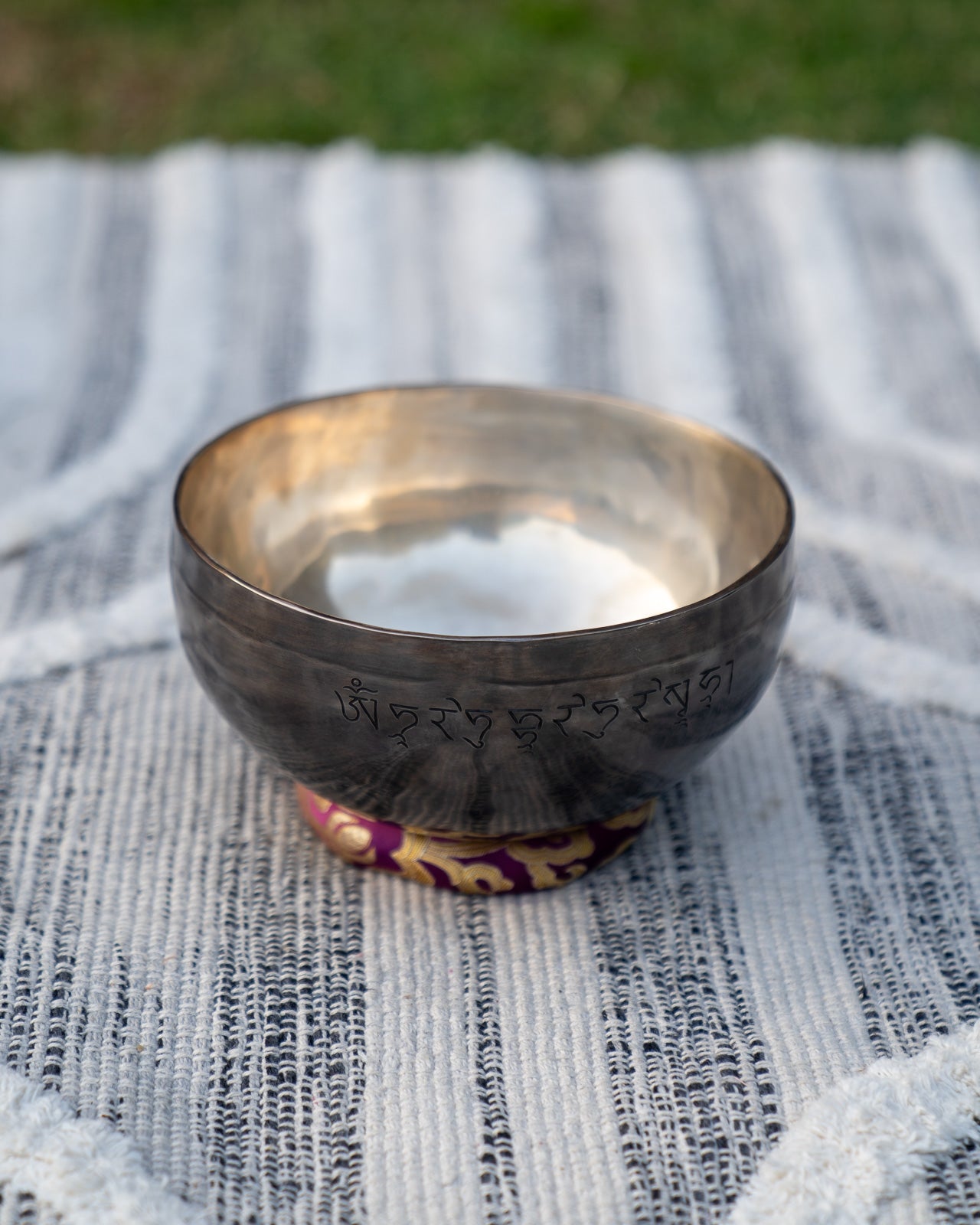 Crown Chakra New Moon Singing Bowl in B