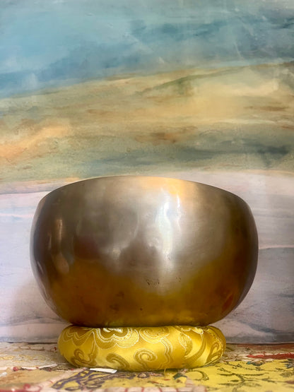 Solar Plexus Singing Bowl in E